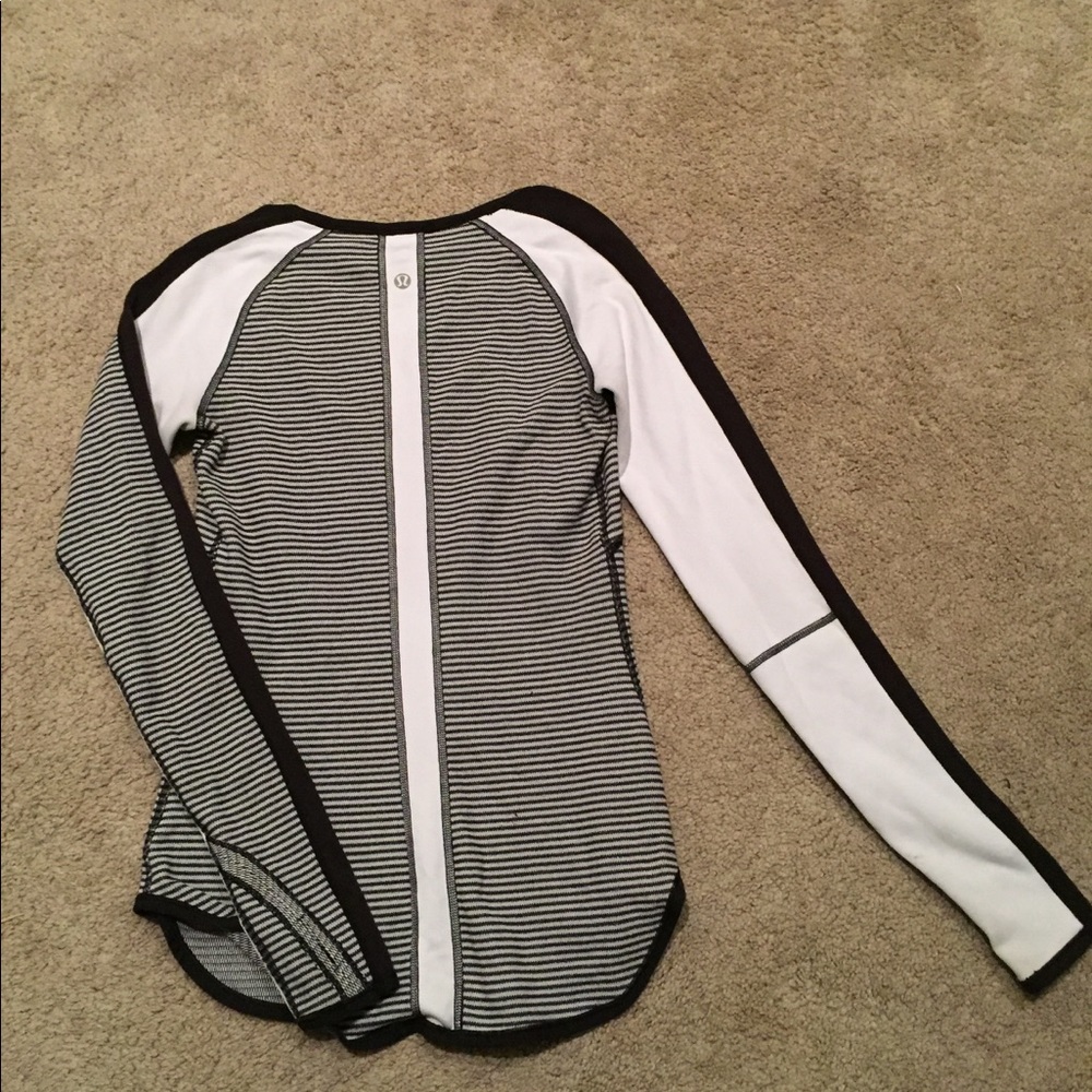 2/40$ Lululemon Longsleeve sz sm